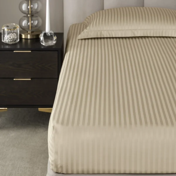 beige auriu