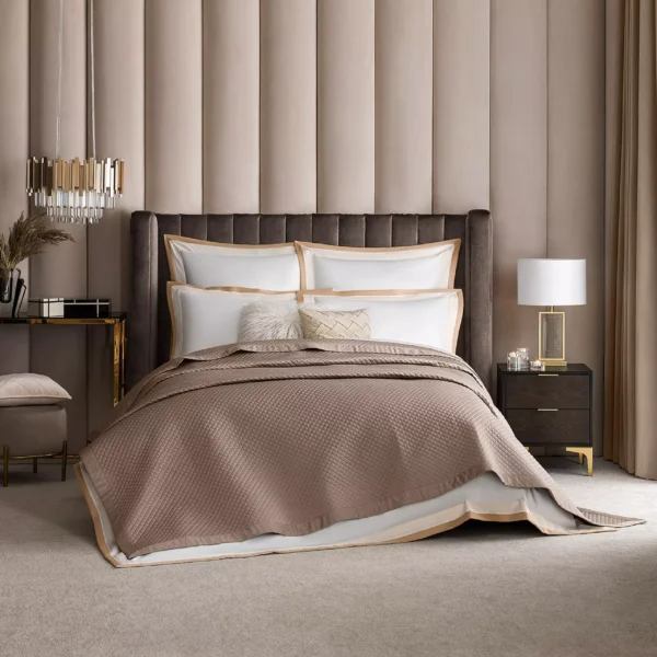 beige închis